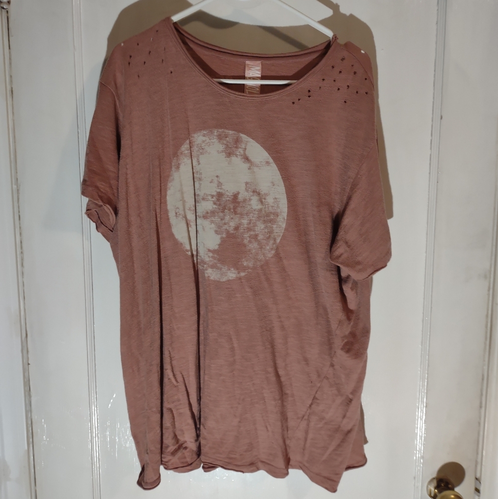 Magnolia Pearl Moon tee